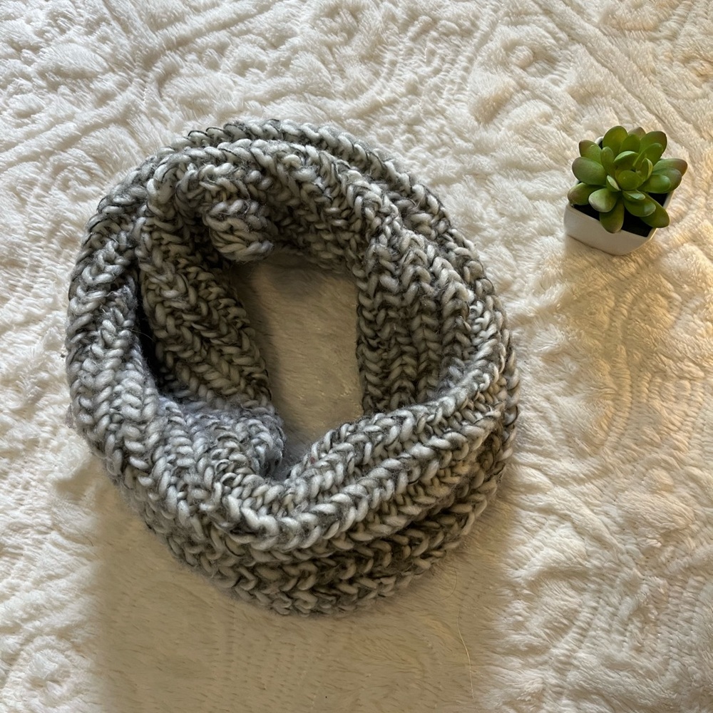 (3 for $10!) Chunky knit Infinity/ tube scarf